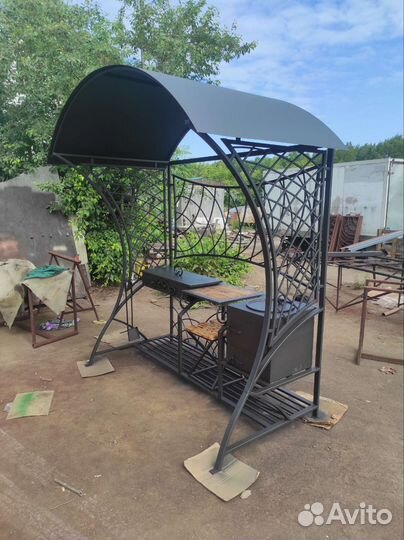 Мангал с крышей