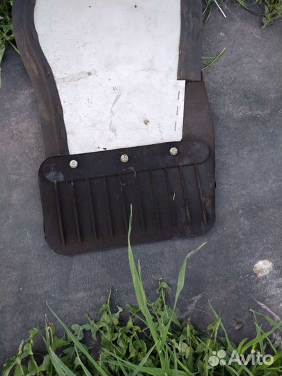 Щитки передних арок колес