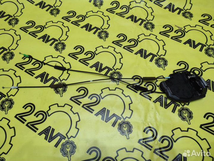 Замок двери задний правый Toyota Camry ACV40