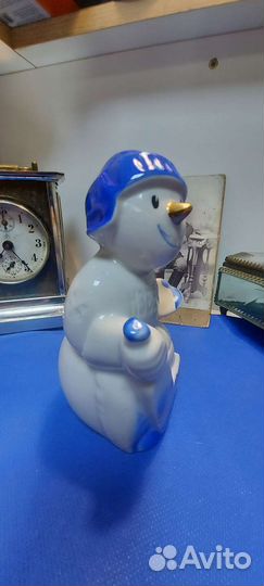 Фарфоровая статуэтка Снеговик Вратарь Дулево