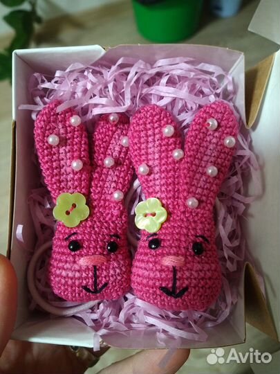 Резинки и брошки ручной работы