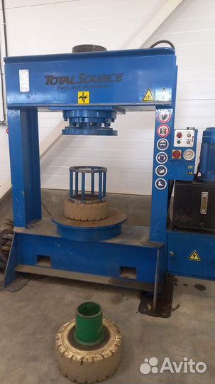 Напрессовка цельнолитых шин для погрузчков