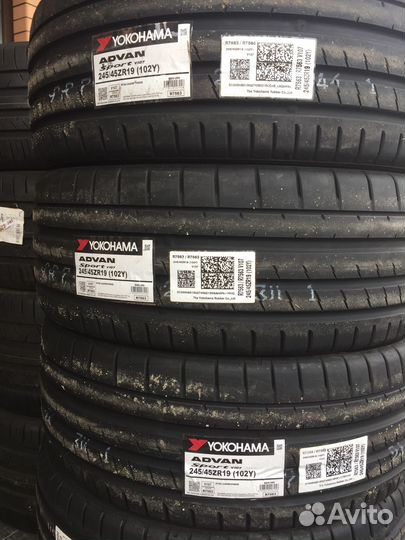Yokohama Advan Sport V107 245/45 R19 и 275/40 R19 107Y