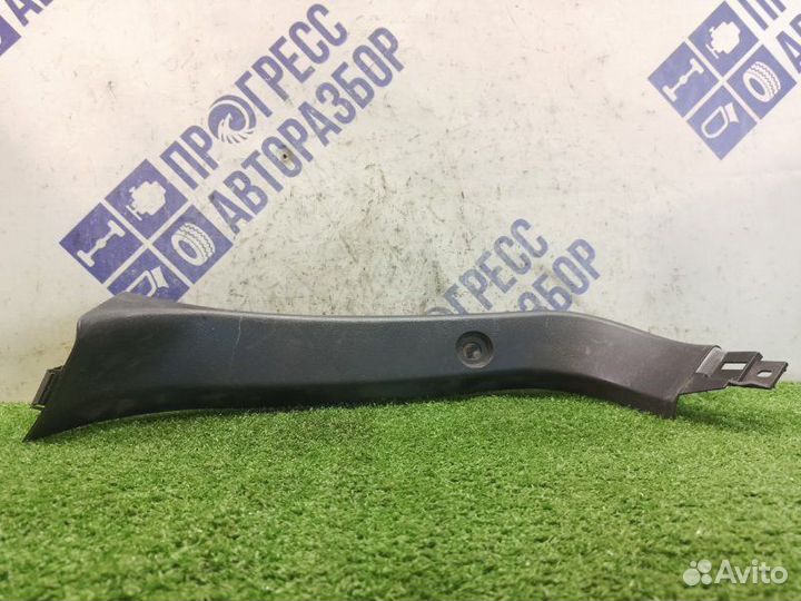 Обшивка крышки багажника правая Mazda 3 Bk хэтчбек