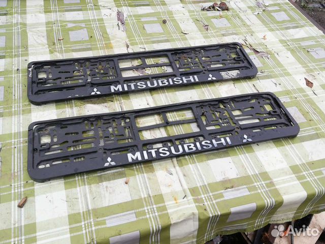 Рамка номерного знака Митсубиси
