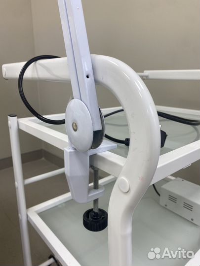 Светодиодная лампа-лупа на струбцине