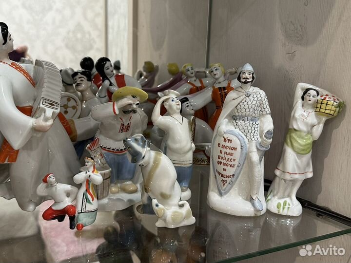 Фарфоровые статуэтки СССР разные девушки собачки