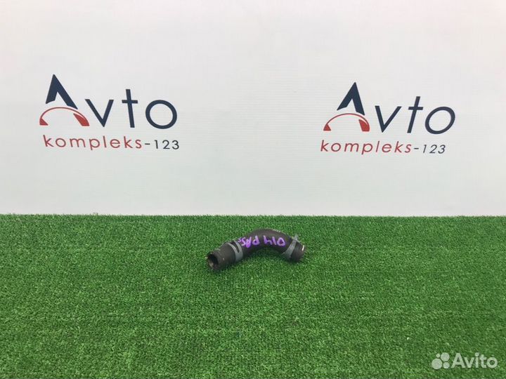 Патрубок системы охлаждения Volkswagen Passat