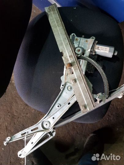 Стеклоподъемник передний правый Astra G