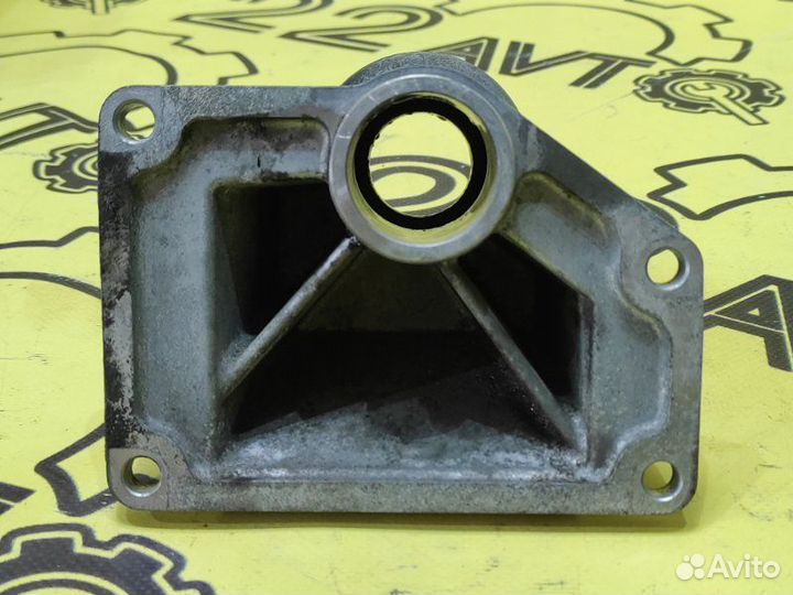 Кронштейн промежуточного вала привода Bmw 535Ix