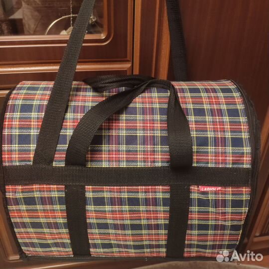 Переноска для кошек и маленьких собак