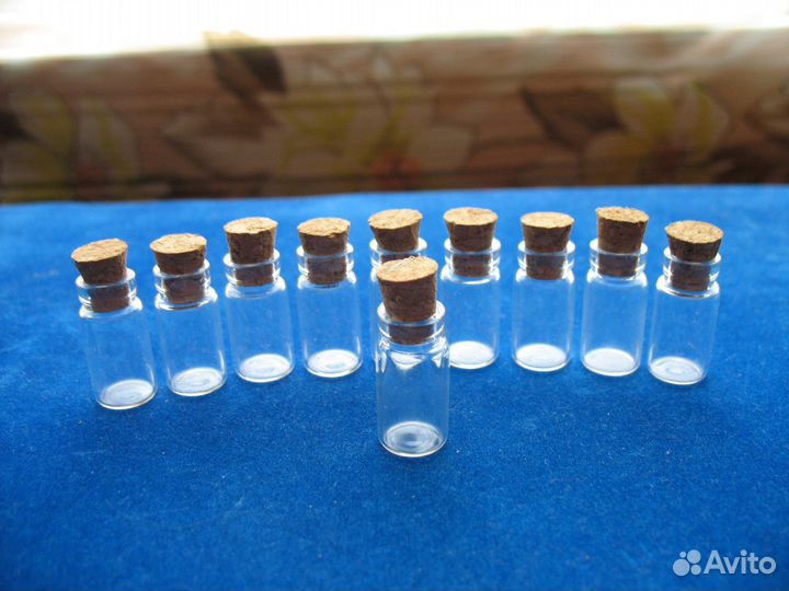 10 маленьких бутылочек