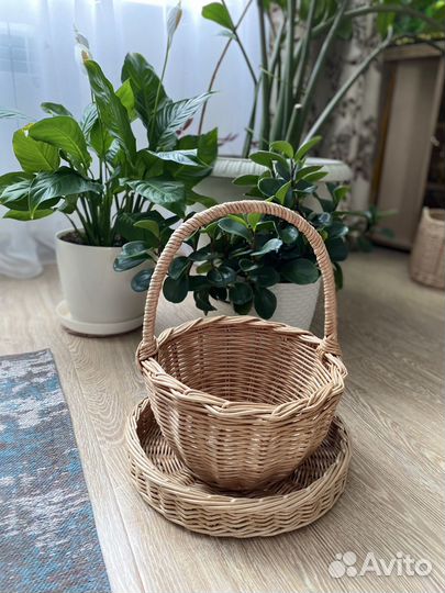 Корзина плетеная из бумажной лозы