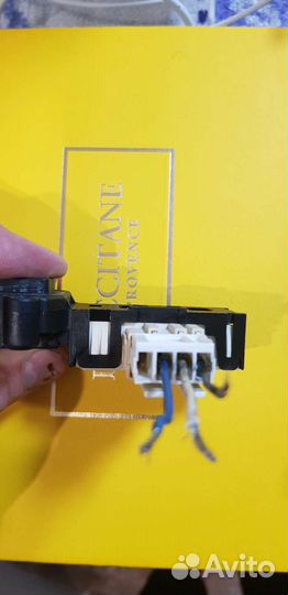 Устройство блокировки люка