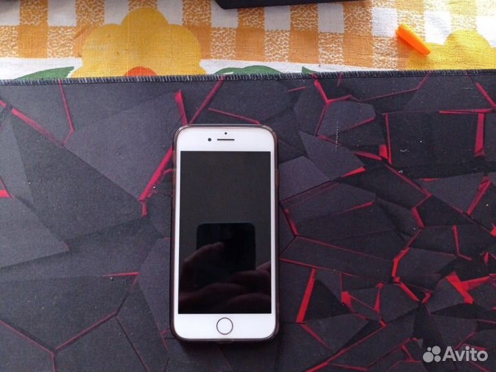 iPhone 8, 64 ГБ