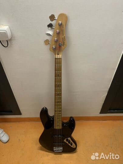 Басс гитара 4 струны Maxtone