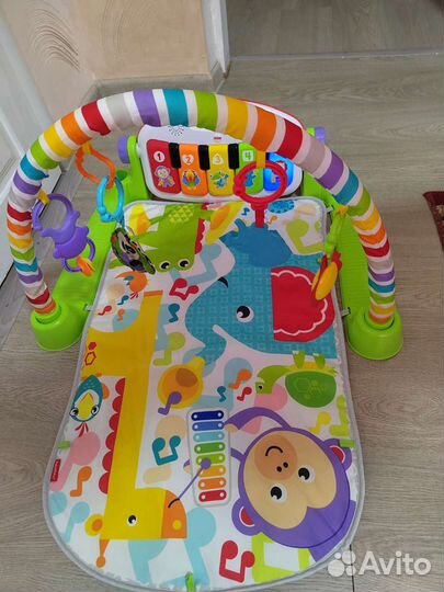 Развивающий коврик с пианино fisher price