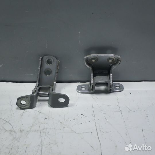 Петля передней правой двери Toyota RAV4 XA30