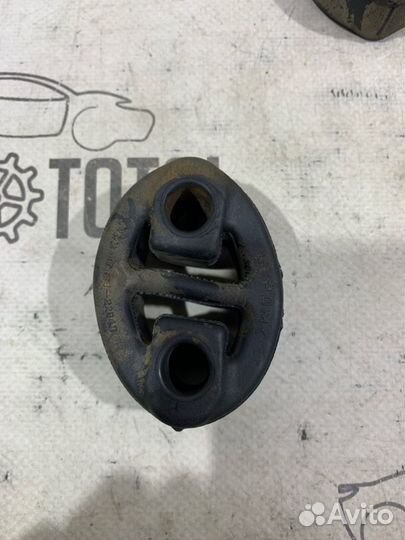 Крепление глушителя Toyota Rav4 A30 1azfe 2006