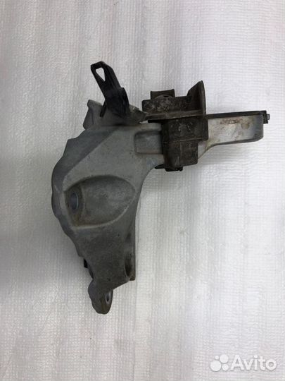 Кронштейн опоры двигателя задний Toyota Camry