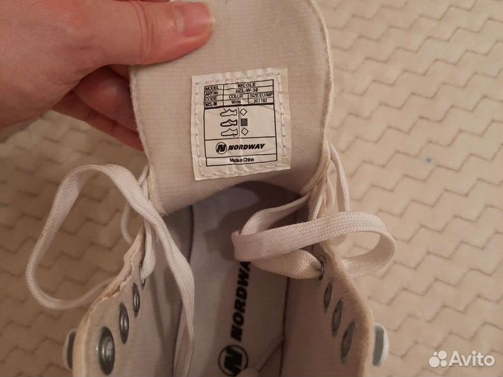 Коньки фигурные детские (на р.28/29)