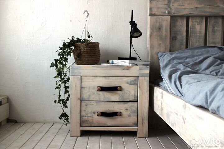 Прикроватный столик