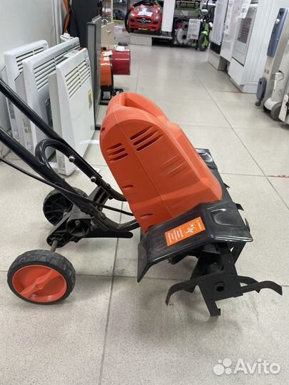 А) Культиватор Patroit Tesla 3