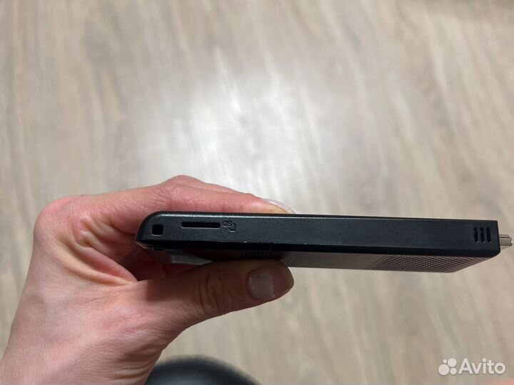 Микрокомпьютер Intel Compute Stick