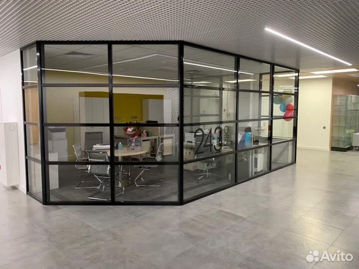 Дверь алюминиевая