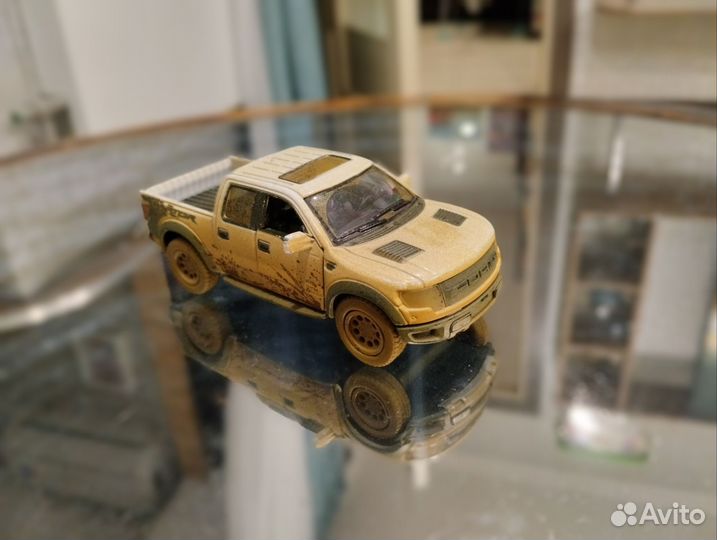 Моделька машины Ford Raptor грязного типа