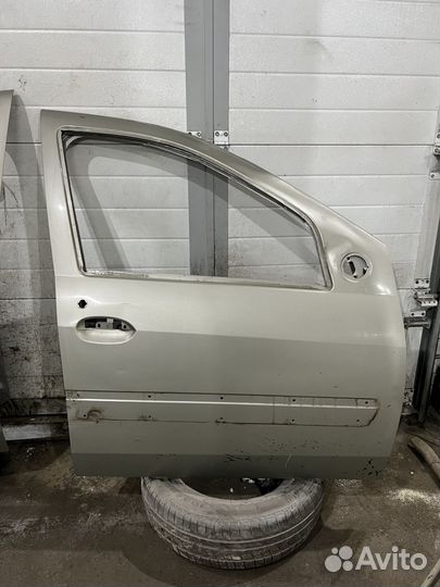 Передние двери LADA largus