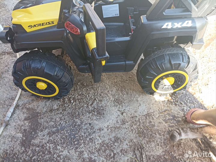 Детский электромобиль двухместный бу