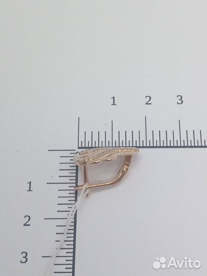 Серьги с синтетическим камнем Золото