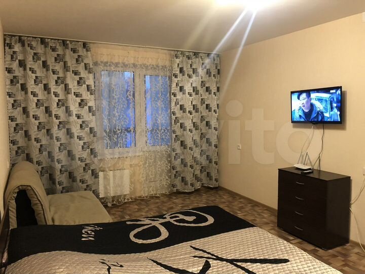 2-к. квартира, 60 м², 1/17 эт.