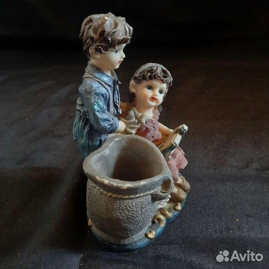 Редкая статуэтка мальчик с девочкой