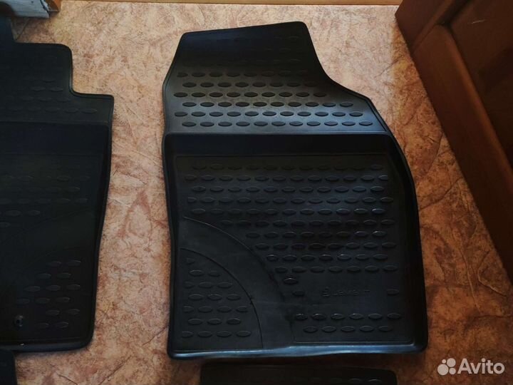 Автоковрики резиновые на тойота приус, 30 кузов