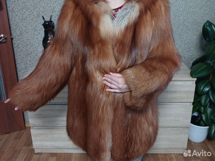 Лисья шуба с капюшоном