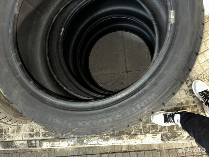 Dunlop Winter Maxx SJ8 275/40 R20