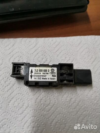 Датчик удара vw touareg 2002-2010 7l0909606d