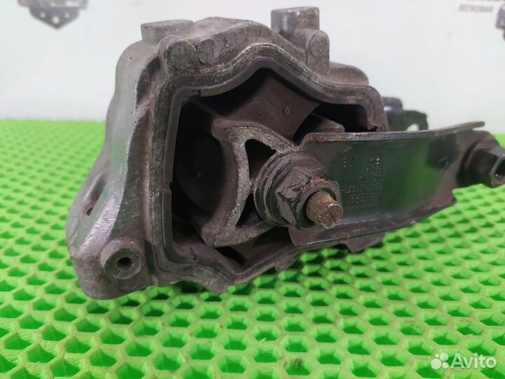 Опора двигателя задняя Volvo XC60