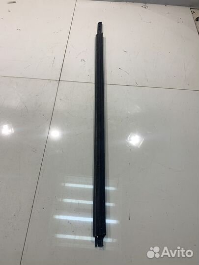 Уплотнитель стекла двери (передний, левый, внешний