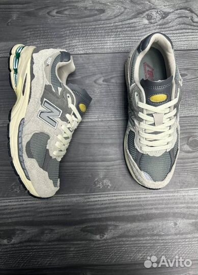 Светлые New Balance 2002R