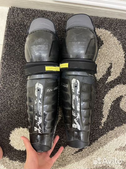 Щитки хоккейные CCM