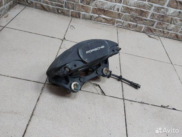 Суппорт тормозной передний правый Porsche Macan S