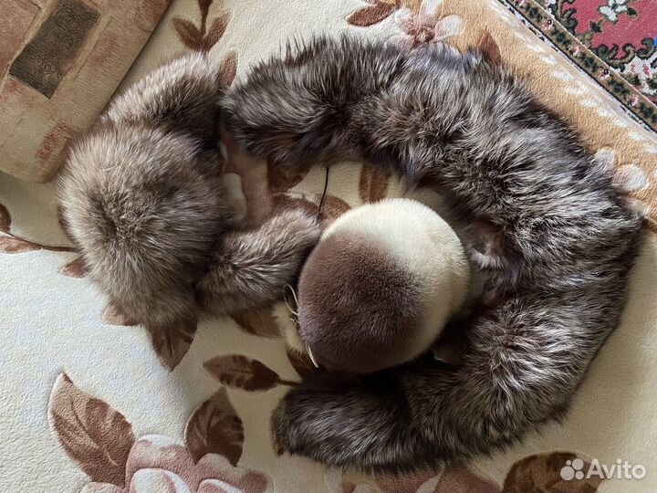 Меховые шапки и воротник