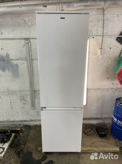 Встраиваемый холодильник