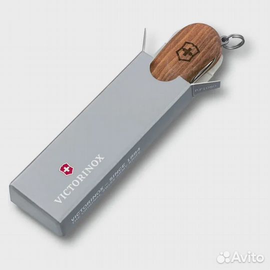 Нож-брелок Victorinox Classic EvoWood 81