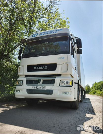 Водитель на седельном тягаче