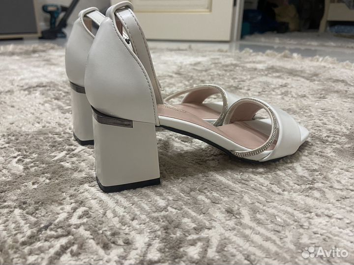 Обувь женская 36 размер