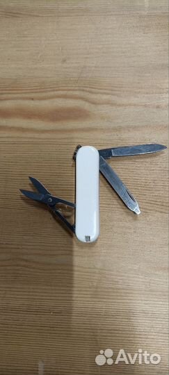 Швейцарский нож-брелок Victorinox белый